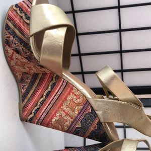 Only worn twice! Beautiful unique Pattern!